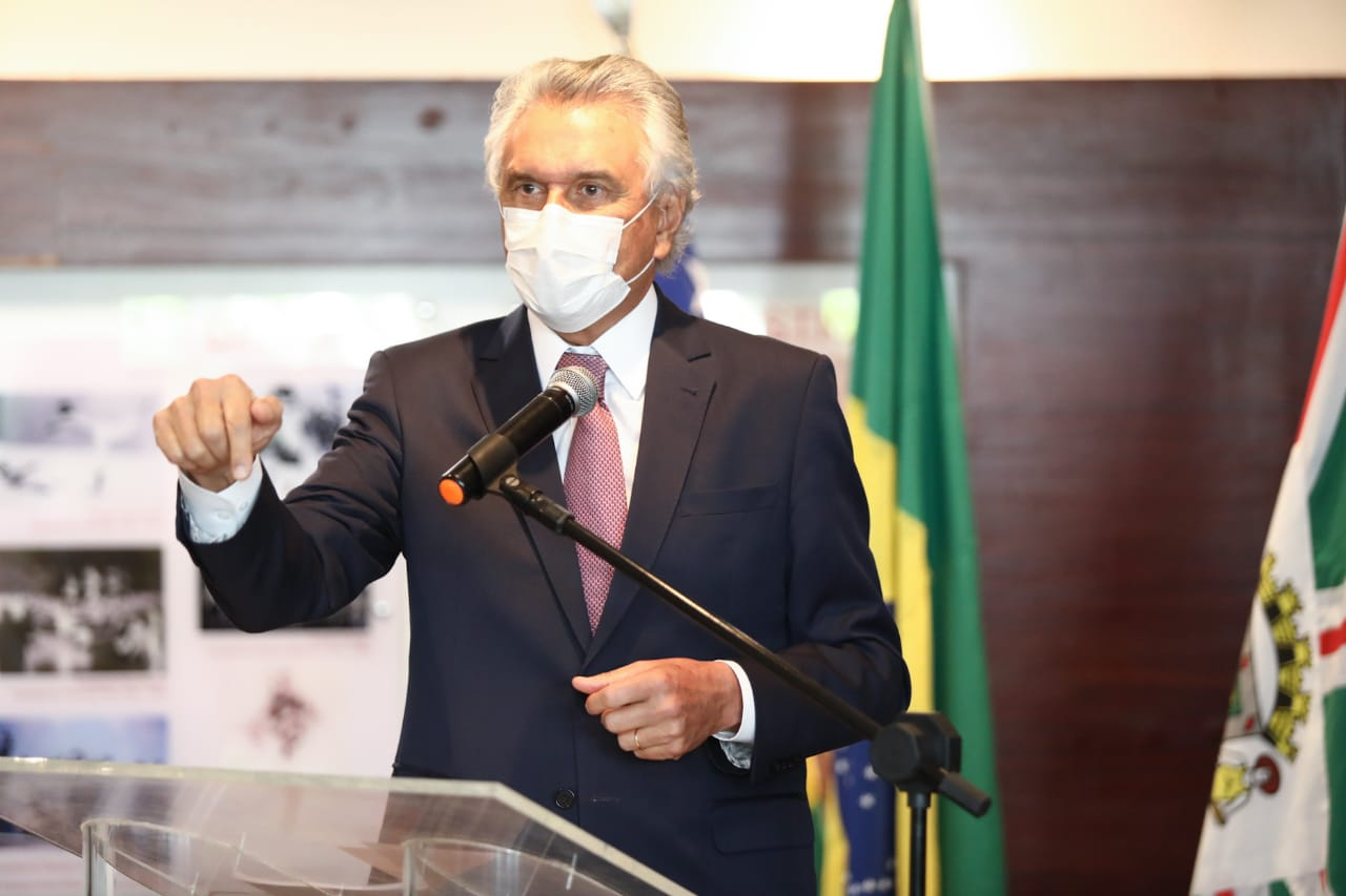 Caiado assina novo decreto e anuncia testagem em massa em 78 municípios