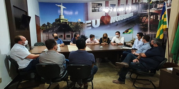 Secretário de Estado Tiago Mendonça é recebido por vereadores
