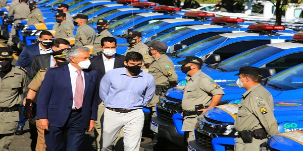 Caiado entrega 200 veículos e equipamentos ao Comando de Policiamento Rodoviário e à Goinfra