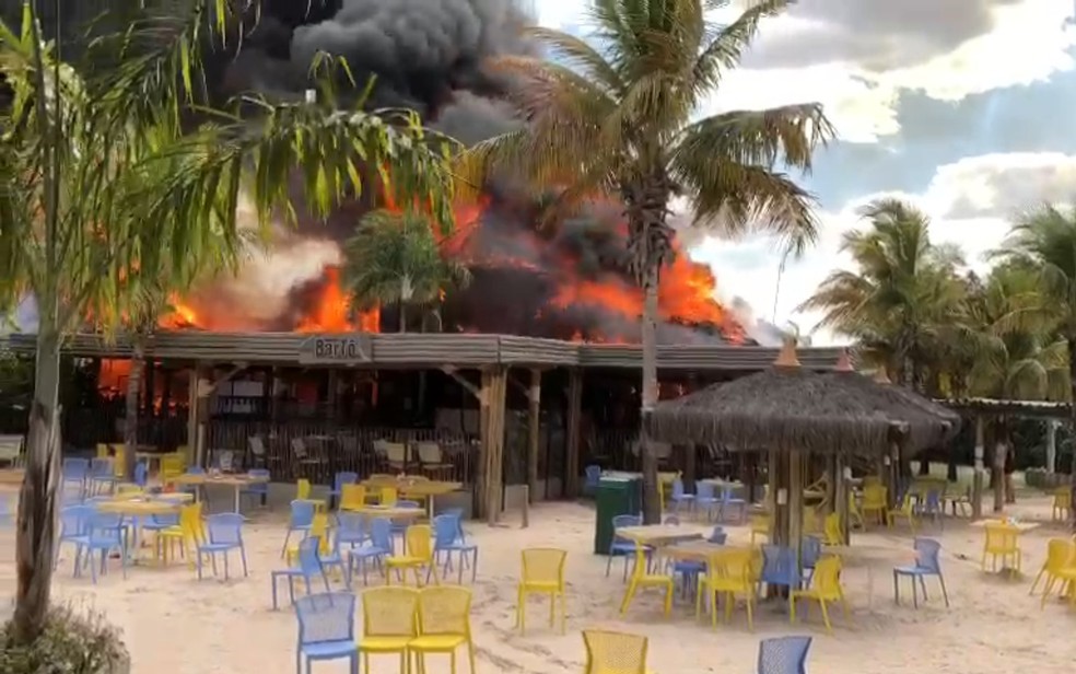 Incêndio atinge o Hot Park, em Rio Quente; vídeos