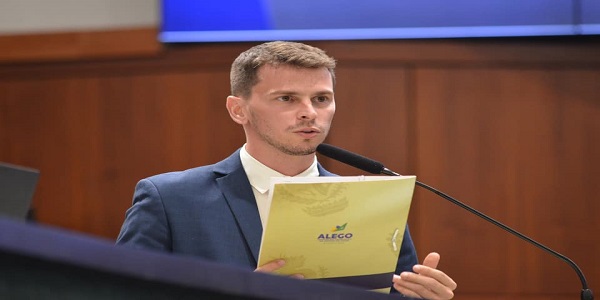 Maycllyn Carreiro propõe medicamentos gratuitos para tratamento de sequelas pela covid-19