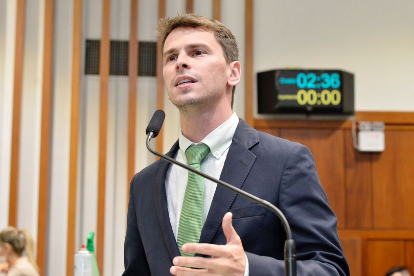 Maycllyn Carreiro colhe assinatura de 18 deputados para apoiar a habilitação de leitos de UTI em Morrinhos