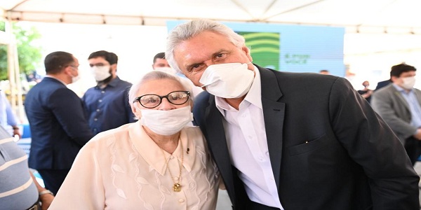 No Dia do Professor, Caiado garante pagamento de reajuste salarial