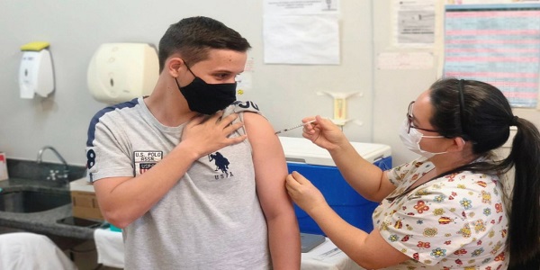 Goiânia vacina população contra a Covid em dois locais nesta segunda-feira