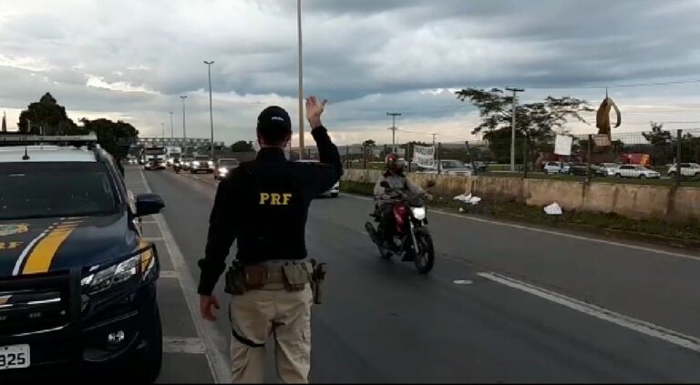 Passageiro de ônibus é preso transportando pasta-base de cocaína na BR-153, em Morrinhos