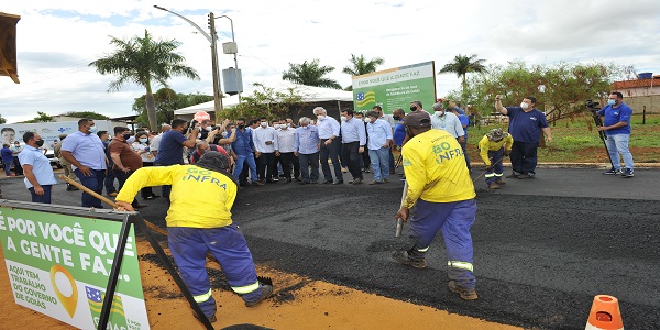 Goinfra entrega recuperação da GO-437 e inicia obras do Eixo Municípios em Gameleira
