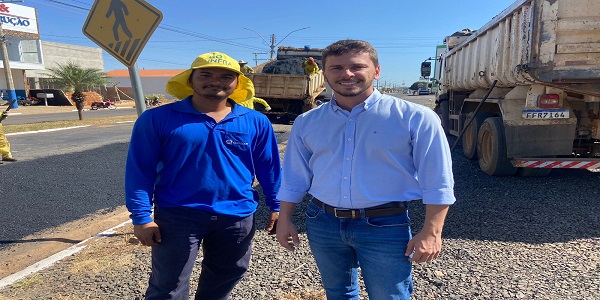 Goinfra atende pedido de Maycllyn Carreiro e trabalha na recuperação da GO-213 perímetro urbano de Morrinhos.