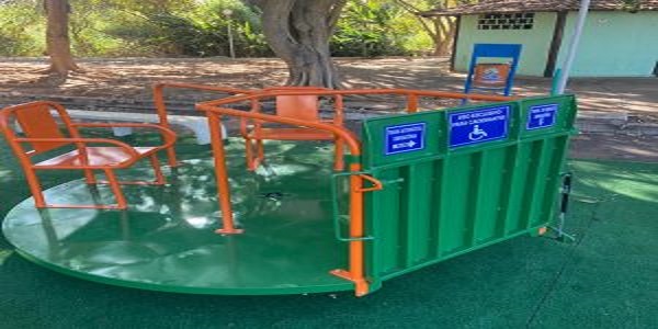 BRINQUEDOS DE ACESSIBILIDADE NO PARQUE INFANTIL DO LAGO MUNICIPAL