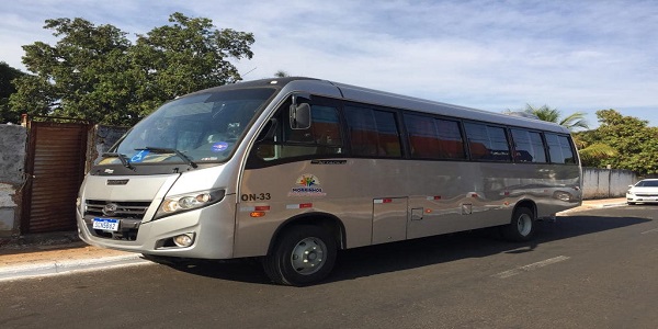 Pacientes de Morrinhos que fazem hemodiálise em Caldas Novas recebem ônibus com acessibilidade