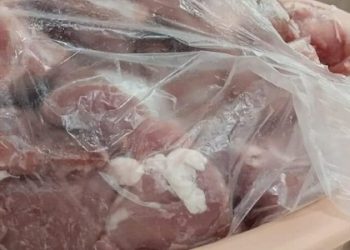 Procon apreende 1200 quilos de carne imprópria em supermercado em Morrinhos