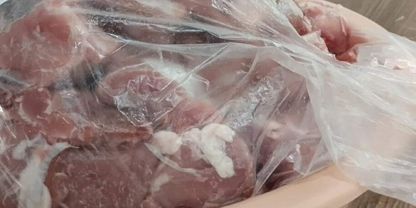 Procon apreende 1200 quilos de carne imprópria em supermercado em Morrinhos