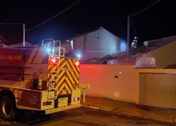 Incêndio em casa no Setor Cristo é controlado pelos bombeiros sem feridos