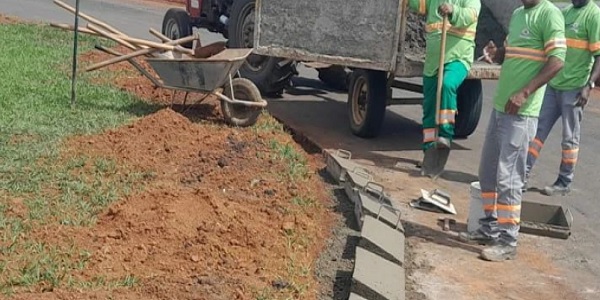 Nova rotatória está sendo construída na Avenida Antônio Tito