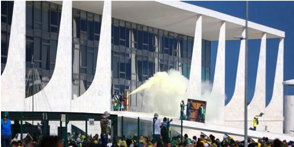 Um grupo de morrinhenses que esteve em Brasília retornou sem incidentes