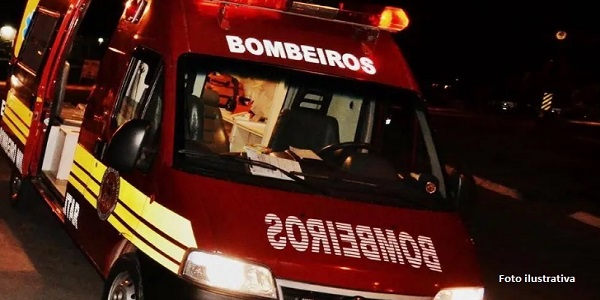 Motorista de Ônibus Fica Preso às Ferragens e é Socorrido por Bombeiros de Morrinhos após Acidente na  GO-215