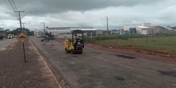 Operação tapa buracos é realizada na Av. dos Trabalhadores