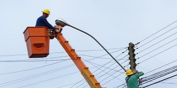 Lâmpadas de LED estão sendo instaladas em Morrinhos. Saiba as vantagens.