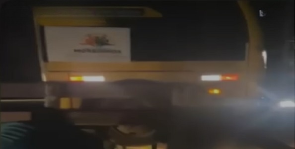 Ônibus escolar da prefeitura de morrinhos cai em mata burro na zona rural da cidade