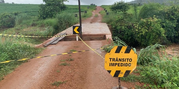 Ponte desaba na Região da Serra em Morrinhos