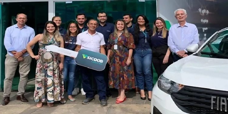 Sicoob Centro-Sul entrega Fiat Strada a vencedores da Campanha Capitalize e Ganhe