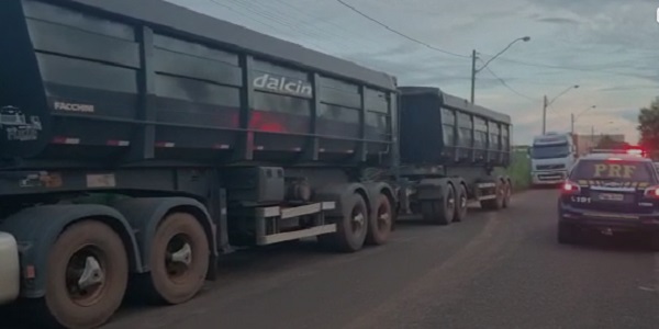BR-153: Caminhoneiro quebra recorde de teor alcoólico no ano em Goiás; Veja os vídeos