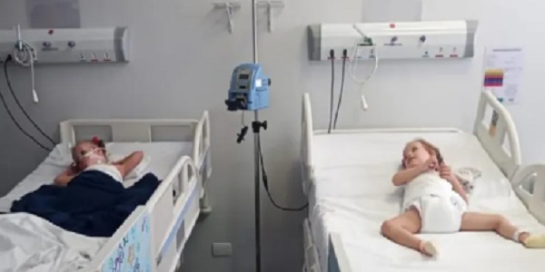 Siamesa separada apresenta febre e vômito, diz boletim médico