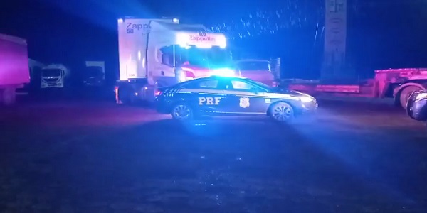 Denunciado por colegas, caminhoneiro é preso por embriaguez ao volante na BR-153, em Morrinhos; Vídeos