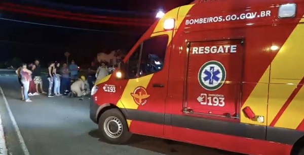 Motociclista é atingido por carro na contramão e sofre fraturas graves em Morrinhos; Vídeo