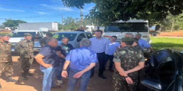 Comitiva com representantes do Exército e da GOINFRA vistoria GO-213 para início das obras de duplicação