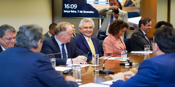 Governador Ronaldo Caiado lidera discussões sobre compensação de perdas de ICMS com ministros