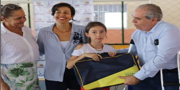 Prefeitura de Morrinhos entrega Material Escolar e Didático aos alunos da Rede Municipal