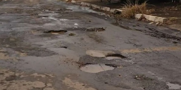 Moradores do Setor Jardim Romano reclamam de buracos e falta de pavimentação na Rua Florença