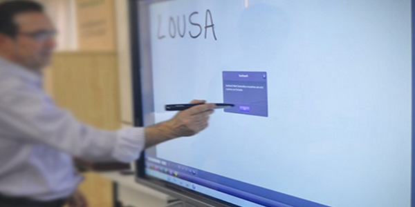 Rede de ensino municipal vai adotar lousa digital nas escolas