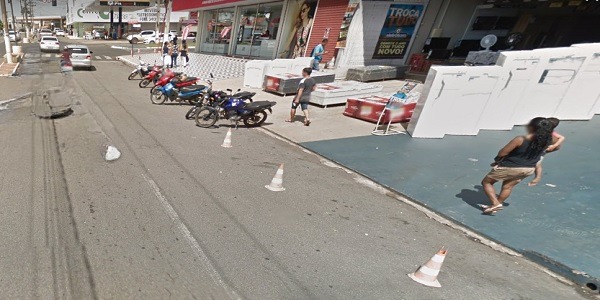 Uso indevido de cones no centro de Morrinhos gera reclamação de consumidores
