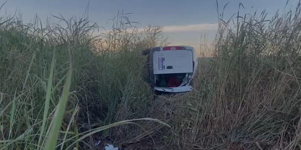 Veículo que transportava material radioativo tomba na BR-153, em Morrinhos; vídeo!
