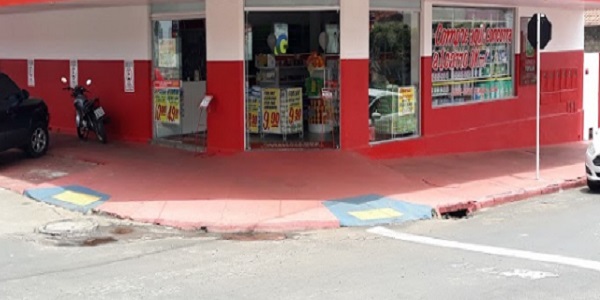 Farmácia dos Trabalhadores é invadida e roubada durante a madrugada deste domingo