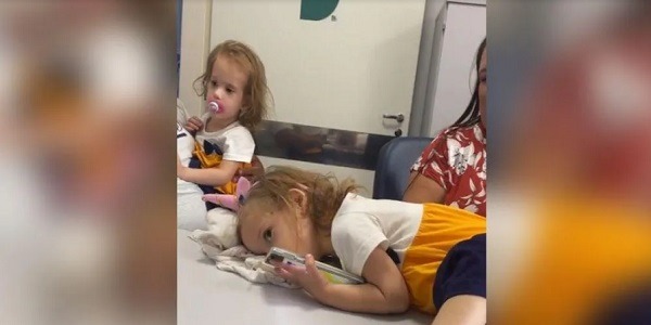 Valentina e Heloá se consultam e trocam curativos um mês após alta médica; vídeo