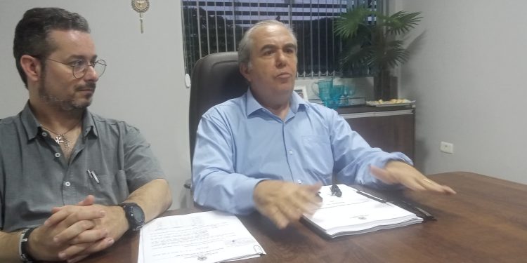 Prefeito Joaquim Guilherme apresenta o novo código de obras do municipio.