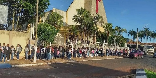 Detector de metais e revista de mochilas: escolas de Morrinhos intensificam segurança
