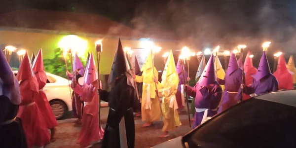 Tradição religiosa é resgatada com sucesso na primeira Procissão do Fogaréu em Morrinhos; veja fotos