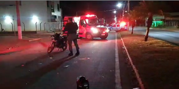 Corpo de Bombeiros atende 2 ocorrências de acidente envolvendo motociclistas durante a madrugada desta quarta-feira. VÍDEO!