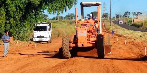 Homens e máquinas aceleram a terraplanagem da segunda pista do anel viário com previsão de conclusão até outubro; confira as fotos.