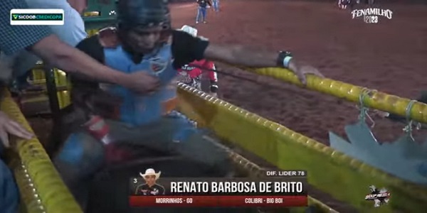 Peão de Morrinhos, conquista a terceira posição e brilha no rodeio da Exposições de Patos de Minas; video!