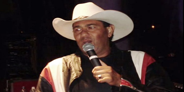 Cantor Falcão será homenageado em Morrinhos com nome em praça e busto em sua memória