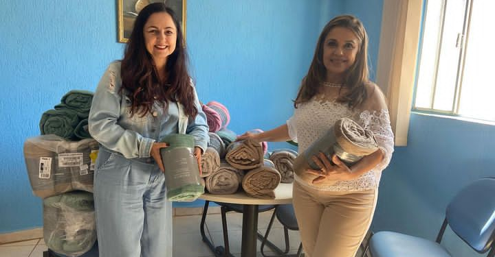 Usina CEM faz doação de cobertores para a Companhia do Agasalho