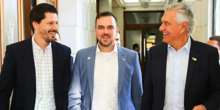 Mendanha anuncia retorno ao MDB e diz que vai trabalhar para eleger Daniel Vilela governador