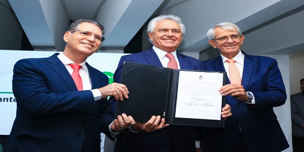 “Goiás tem pressa para se desenvolver”, afirma Caiado ao empossar novos presidentes da Ceasa e da Codego