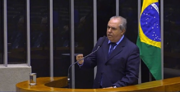 Prefeito Joaquim Guilherme participa na Câmara Federal de homenagem a equipe de separação das gêmeas de Morrinhos; VÍDEO!