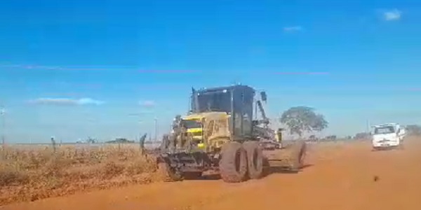 Máquinas da Goinfra iniciam recuperação de estrada de Morrinhos para Aloândia. VÍDEO!