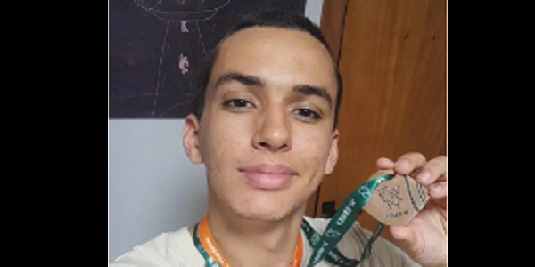 Estudante da rede estadual de educação de Caldas Novas é premiado em olimpíada nacional de matemática